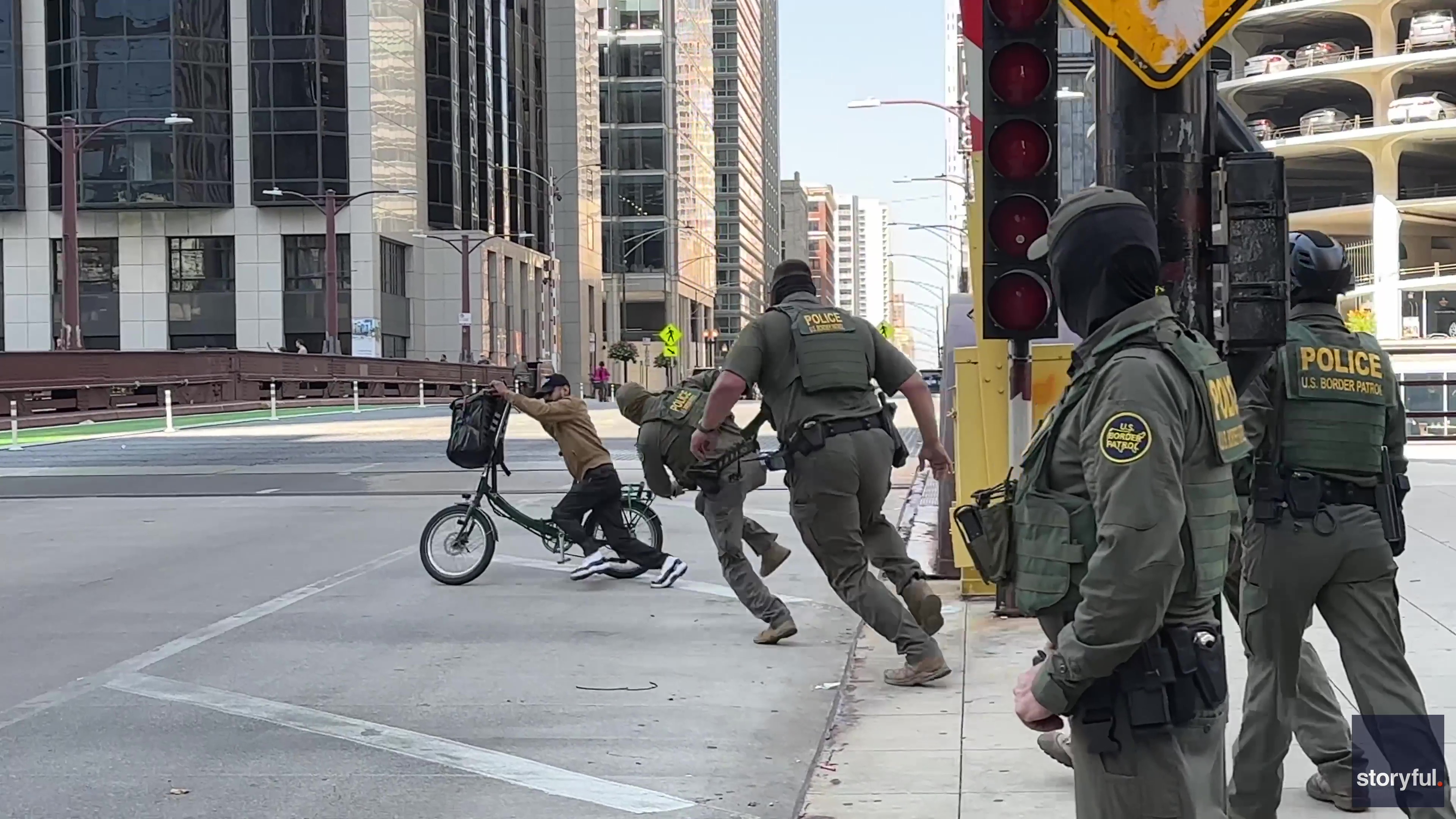 Bicyclist escapes Border Patrol in downtown Chicago after claiming he's 'not a U.S. citizen'