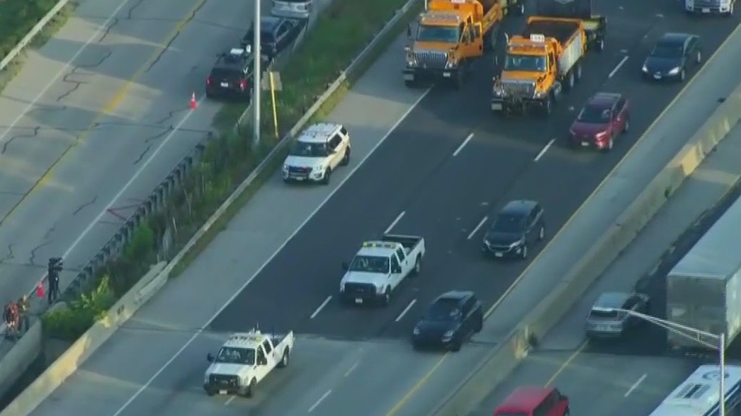 Pothole on Edens Expressway leaves drivers with flat tires, massive delays