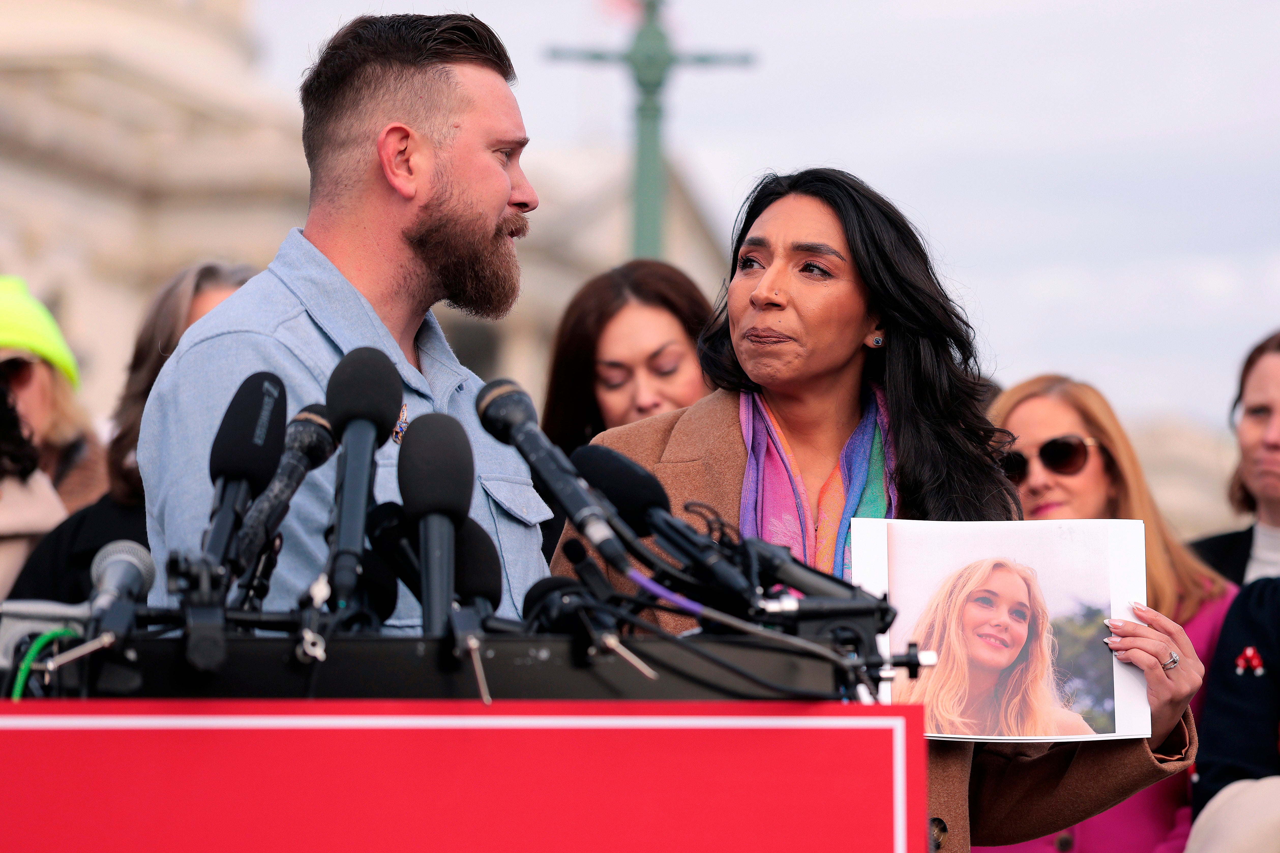 Sky Roberts, pictured with wife Amanda, penned a furious open letter to Ghislaine Maxwell saying she did not deserve forgiveness.